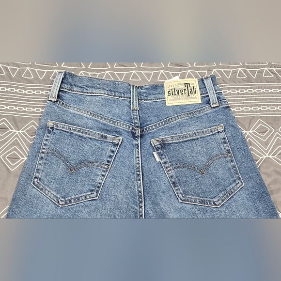 Levis Womens Silvertab High Waisted Straight Leg Mom Jeans Size 26 - Picture 4 of 7